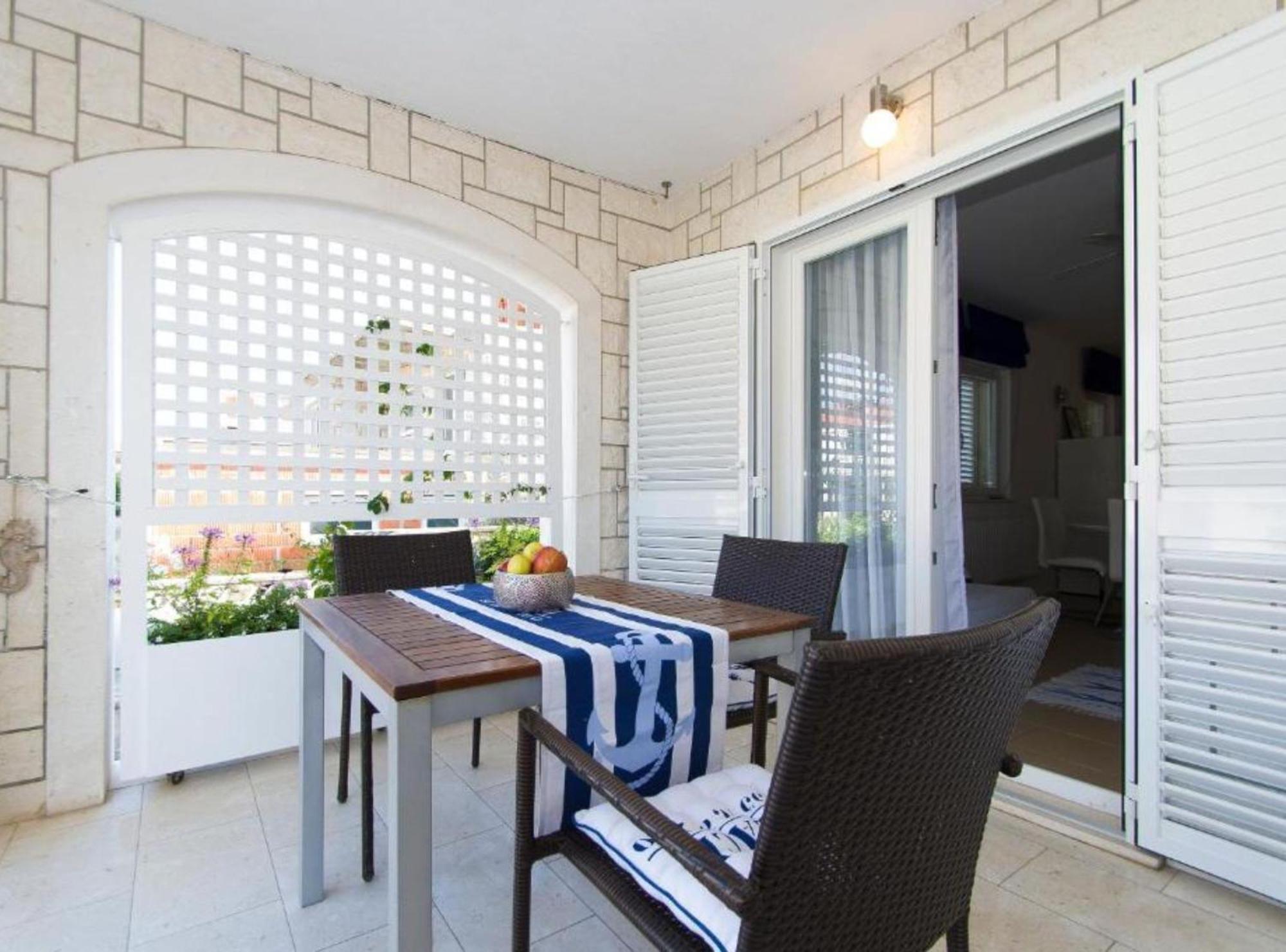 Apartments Villa Olea Lumbarda Exterior photo