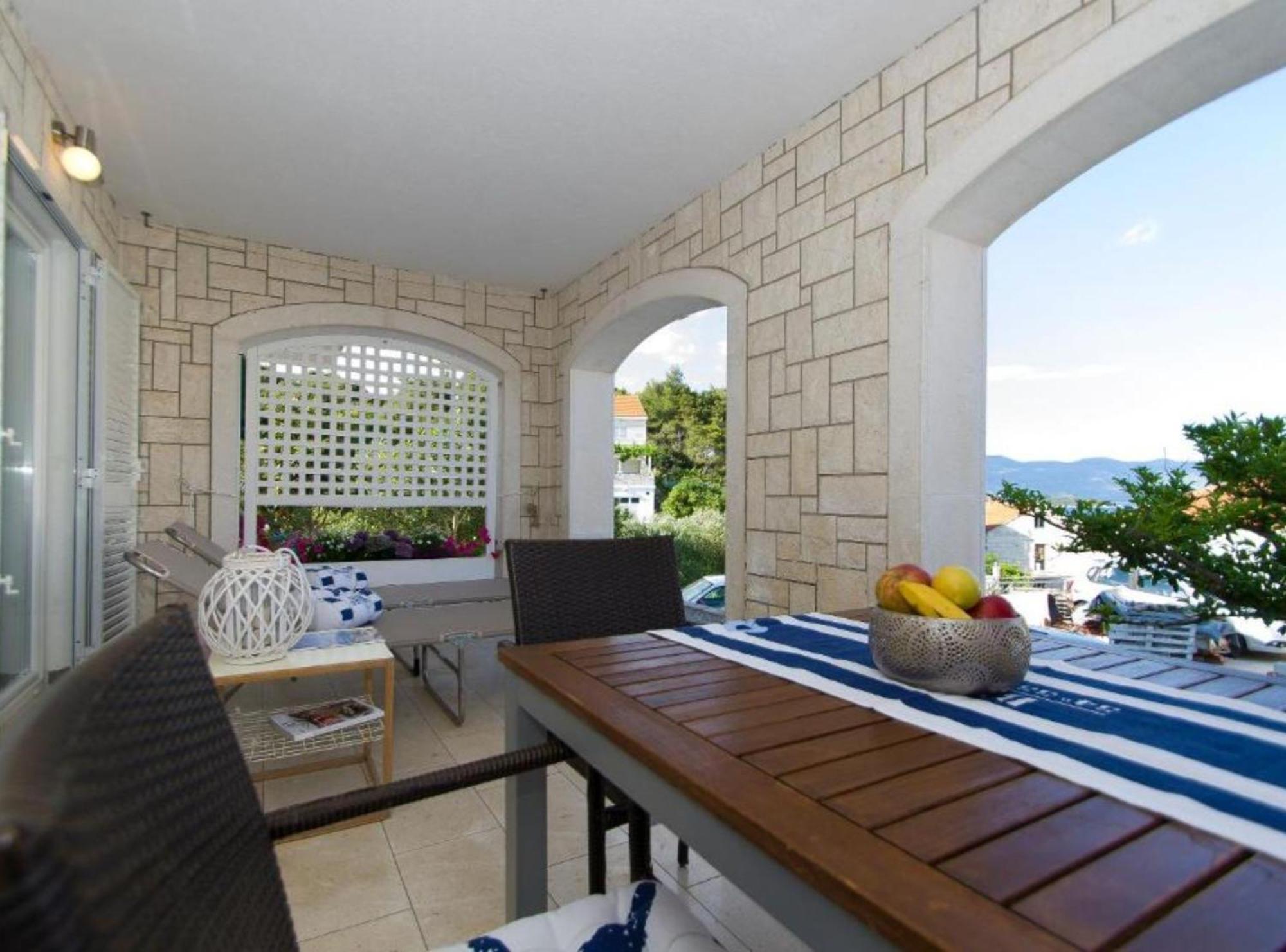 Apartments Villa Olea Lumbarda Exterior photo