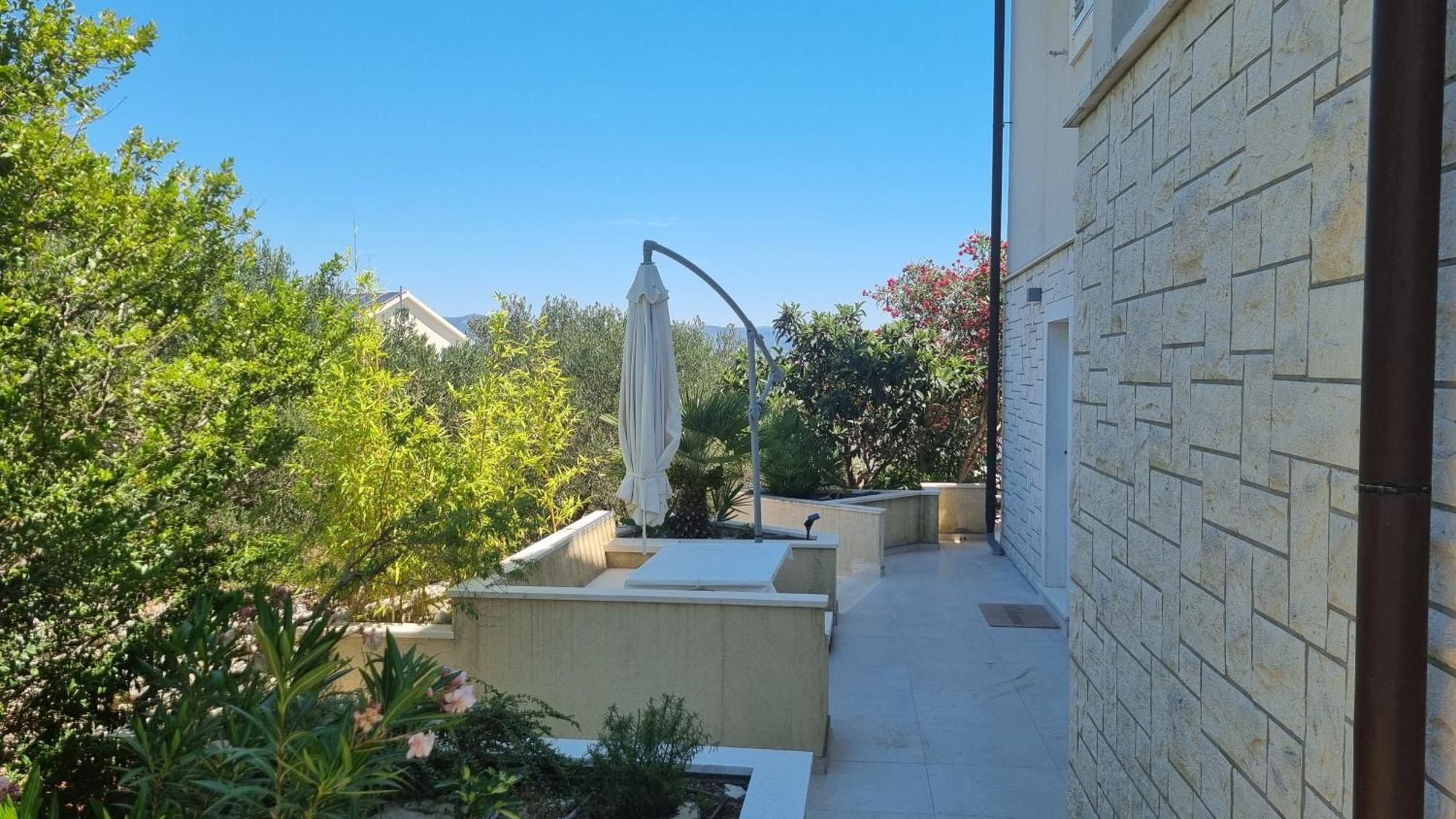 Apartments Villa Olea Lumbarda Exterior photo